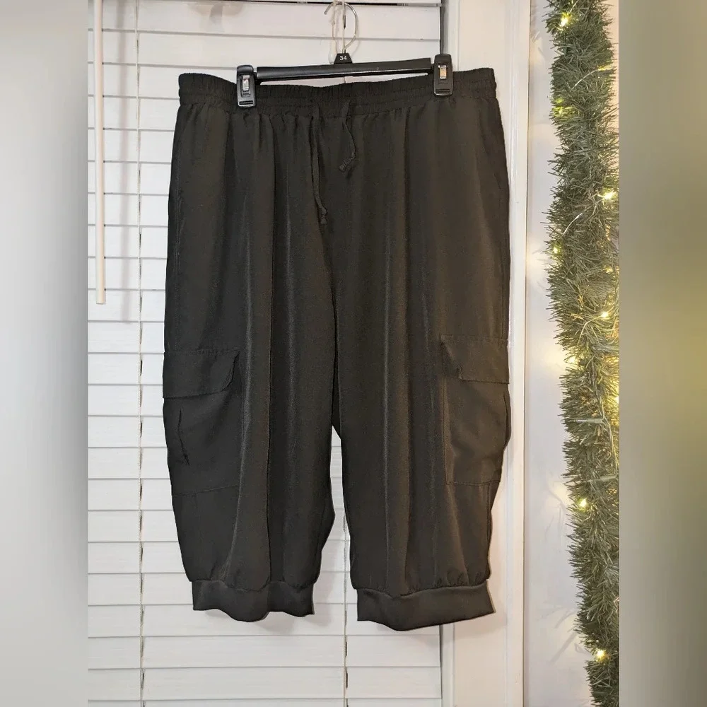 Shein Curve Women's Plus Size Baggy Lightweight Black Capri Size 3XL. EUC - Picture 1 of 8